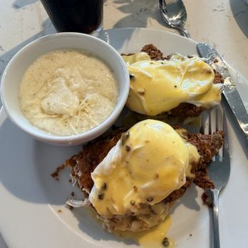 Huey's On the River - eggs benedict with fried chicken - Cajun/Creole Near Me - Savannah, Georgia