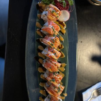 Oiza - Iza-Sake Roll with raw salmon - Sushi Bars Near Me - Fresno, California Oiza - Iza-Sake Roll with raw salmon - Sushi Bars Near Me - Fresno, California