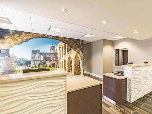 La Quinta Inn & Suites by Wyndham San Antonio Downtown by null