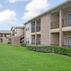 Southgate Glen - Exterior view of the apartment building