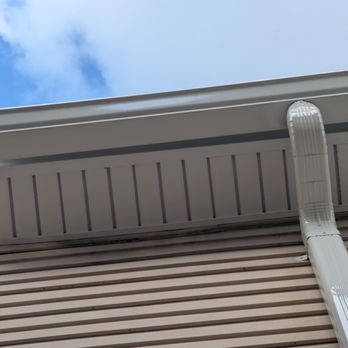 Power Home Remodeling - gap between gutter where water is gushing through. Gutters are too large 6 inch which are typically used for commerical buildings. - Siding Near Me - Chester, Pennsylvania