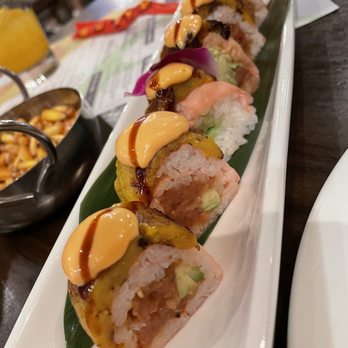 CVI.CHE 105 - Super yummy sushi with fried banana and spicy tuna wow - Peruvian Near Me - Miami, Florida CVI.CHE 105 - Super yummy sushi with fried banana and spicy tuna wow - Peruvian Near Me - Miami, Florida