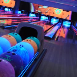 World of Bowling - 12 AMF Bowling Lanes