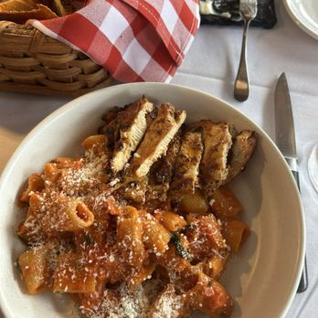 Casa Pernoi - Spicy rigatoni with chicken - Italian Near Me - Birmingham, Michigan Casa Pernoi - Spicy rigatoni with chicken - Italian Near Me - Birmingham, Michigan