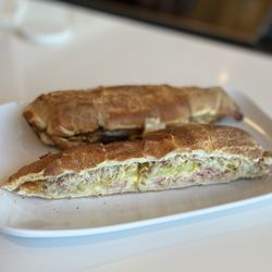 Zaza's Cuban Cafe - Cubano is delicious