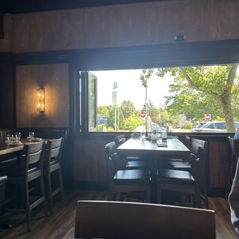 Liberty Tavern - inside - American Near Me - Quincy, Massachusetts Liberty Tavern - inside - American Near Me - Quincy, Massachusetts