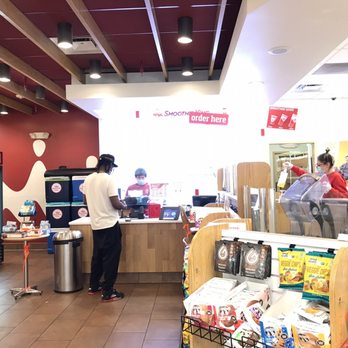 Smoothie King - customers in a fast food restaurant - Juice Bars & Smoothies Near Me - Cincinnati, Ohio Smoothie King - customers in a fast food restaurant - Juice Bars & Smoothies Near Me - Cincinnati, Ohio