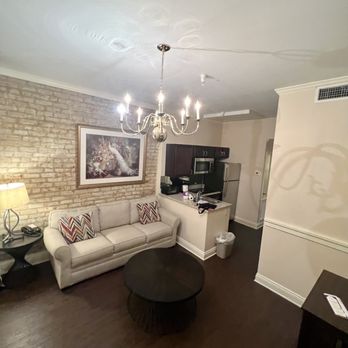 Quarter House Resort - Hotels Near Me - New Orleans, Louisiana Quarter House Resort - Hotels Near Me - New Orleans, Louisiana