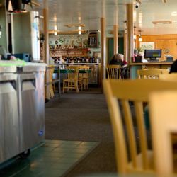 Tognazzini's Dockside - Inside