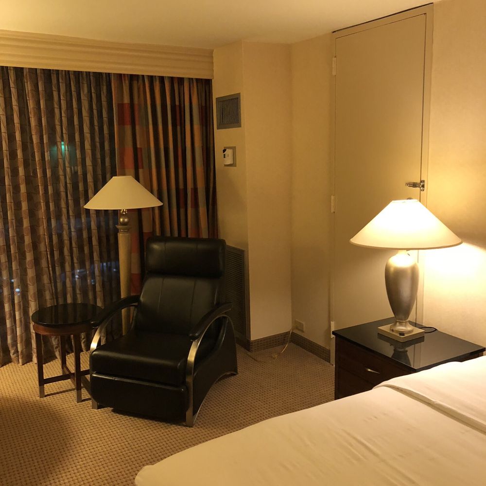 Hilton Chicago O'Hare Airport - Hotels Near Me - Chicago, Illinois