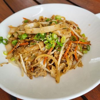 Aloha Mixed Plate - Chow fun - Hawaiian Near Me - Lahaina, Hawaii