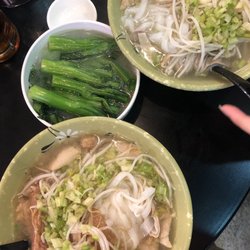 永記潮州粉麵 - Pig Intestines & Beef Tendons with Rice Noodles (bottom) | Vegetables | Pig Intestines & Pig Stomach with Rice Noodles (top)