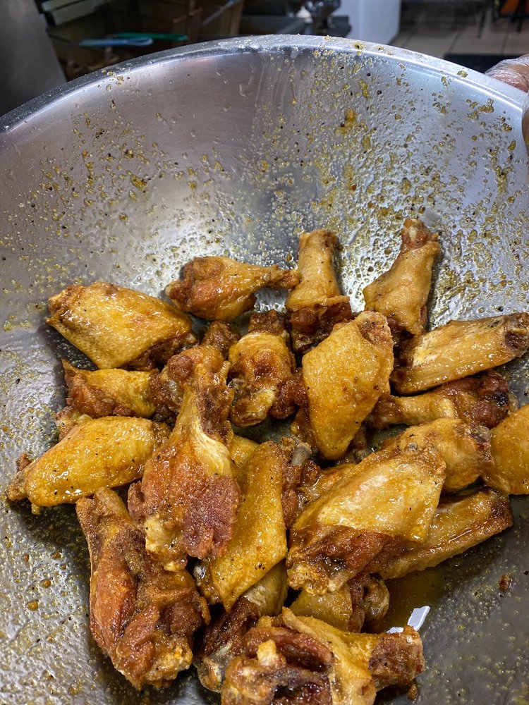 Food from Who Dat Wings And More