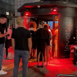 Level 27 - The guys would casual outfit, T-shirt, jeans, and sneakers.