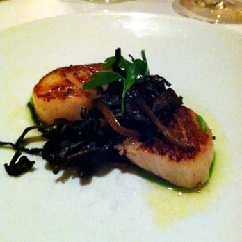 Sociale - Seared scallops with wild mushrooms and sweet pea purée - Italian Near Me - San Francisco, California Sociale - Seared scallops with wild mushrooms and sweet pea purée - Italian Near Me - San Francisco, California