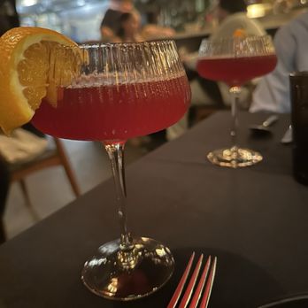 Mainlander - Clara Bow - Supper Clubs Near Me - St. Louis, Missouri