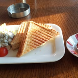 Karışık tost+çay= 11 TL