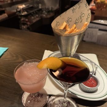 Gus' Sip & Dip - Margarita, Martinez, French Fries - Pubs Near Me - Chicago, Illinois Gus' Sip & Dip - Margarita, Martinez, French Fries - Pubs Near Me - Chicago, Illinois