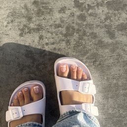 French gel pedicure! It's been so long since I've had French tip and I love it. Brings me back