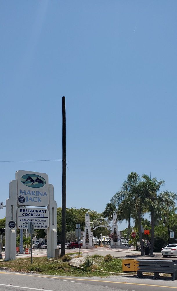 UNCONDITIONAL SURRENDER STATUE Updated October 2024 79 Photos & 31