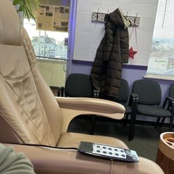Saigon Nails - Massage Chairs/Fancy Seats
