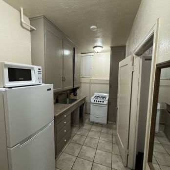 Capitola Venetian Hotel - Kitchen - Hotels Near Me - Capitola, California Capitola Venetian Hotel - Kitchen - Hotels Near Me - Capitola, California