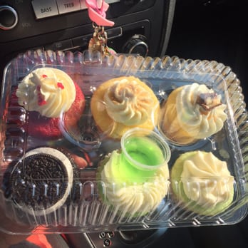 We Cupcake - From top left , red velvet , cheeses cake , snickers , Bottom left , Oreo cookie, Parton , and green apple Ciroc VERY GOOD ! - Cupcakes Near Me - Inglewood, California We Cupcake - From top left , red velvet , cheeses cake , snickers , Bottom left , Oreo cookie, Parton , and green apple Ciroc VERY GOOD ! - Cupcakes Near Me - Inglewood, California