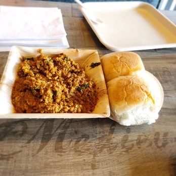 Eggmania Schaumburg - Chicken Keema with Pav - Indian Near Me - Schaumburg, Illinois Eggmania Schaumburg - Chicken Keema with Pav - Indian Near Me - Schaumburg, Illinois
