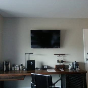 Ironworks Hotel - Flat screen - Hotels Near Me - Beloit, Wisconsin
