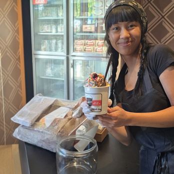 Salt & Straw - Meet Lilly! The most awesome scooper ever! - Ice Cream & Frozen Yogurt Near Me - Roseville, California Salt & Straw - Meet Lilly! The most awesome scooper ever! - Ice Cream & Frozen Yogurt Near Me - Roseville, California