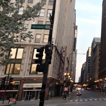 Walgreens - a city street at dusk - Drugstores Near Me - Chicago, Illinois Walgreens - a city street at dusk - Drugstores Near Me - Chicago, Illinois