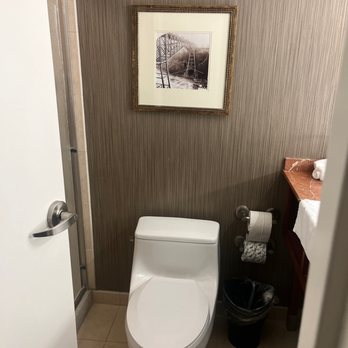 Sheraton Niagara Falls - Bathroom - Hotels Near Me - Niagara Falls, New York Sheraton Niagara Falls - Bathroom - Hotels Near Me - Niagara Falls, New York