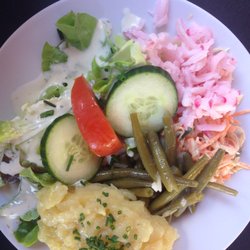 Zum Alten Pflug - Ganz frischer Salatteller zum Sch nitzel