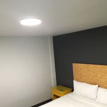 B my Hotel - Lights are nice, two in the room and give plenty of light. - Hotels Near Me - Tijuana, BCN