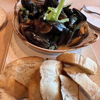 The Bistro Edgewood - Saffron Mussels - New American Near Me - Stateline, Nevada The Bistro Edgewood - Saffron Mussels - New American Near Me - Stateline, Nevada