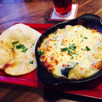 The Airport Pub - (v) macaroni cheese bake with flat bread - Pubs Near Me - Gt Man, XGM