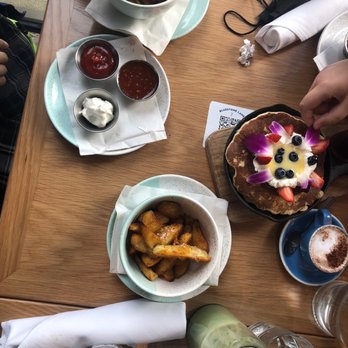 Bluestone Lane Tysons Boro Café - Coffee & Tea Near Me - Mclean, Virginia