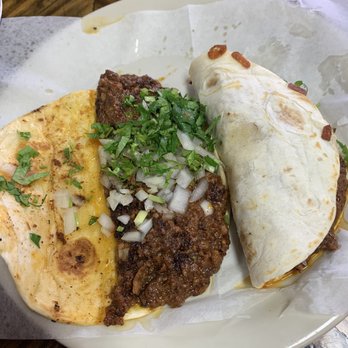 Taquerias Arandinas - inside of chorizo tacos. two for like $2.50 or so each. - Mexican Near Me - Round Rock, Texas