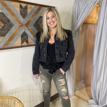 Reverie Boutique & - Women's Clothing Near Me - Blaine, Minnesota