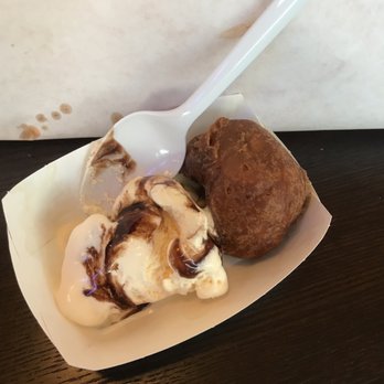 Stinkin Crawfish - For dessert fried Oreo and vanilla ice cream. It's so delicious and taste even better bc it's FREE! - Cajun/Creole Near Me - Downey, California Stinkin Crawfish - For dessert fried Oreo and vanilla ice cream. It's so delicious and taste even better bc it's FREE! - Cajun/Creole Near Me - Downey, California