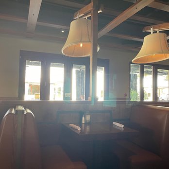 Nick's Manhattan Beach - American Near Me - Manhattan Beach, California
