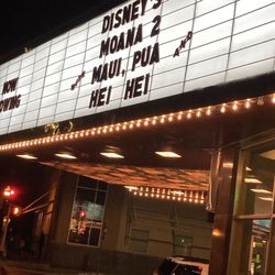Riverview Theater - Moana, Mo' problems