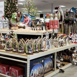 Seasonal decor, home goods, patio furniture, wall art, accent furniture. Shop till you drop.
