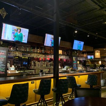 Bar Louie - Virginia Gateway - Bar - New American Near Me - Gainesville, Virginia