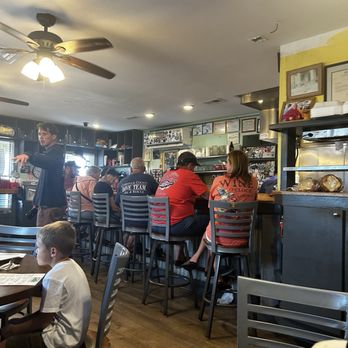 Art’s Place - very homey - American Near Me - Kitty Hawk, North Carolina