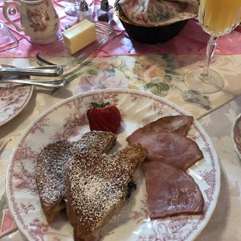 Morning Glory Inn - OMG, what an amazing breakfast complete with fresh fruit, biscuits, coffee and juice. - Hotels Near Me - Clayton, North Carolina