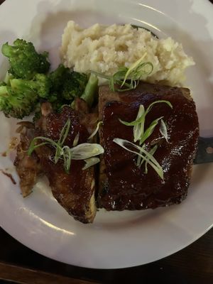 Hamilton Restaurant & Bar by null