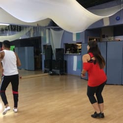 Salsa Art Studios - Dancing salsa