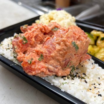 Straight Up Café - Fresh spicy tuna plate - Hawaiian Near Me - Las Vegas, Nevada Straight Up Café - Fresh spicy tuna plate - Hawaiian Near Me - Las Vegas, Nevada