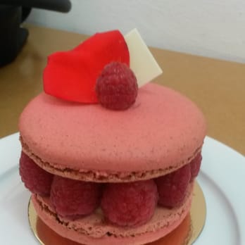 Pure Freude - Raspberry Maccroon - Desserts Near Me - Dusseldorf, NW